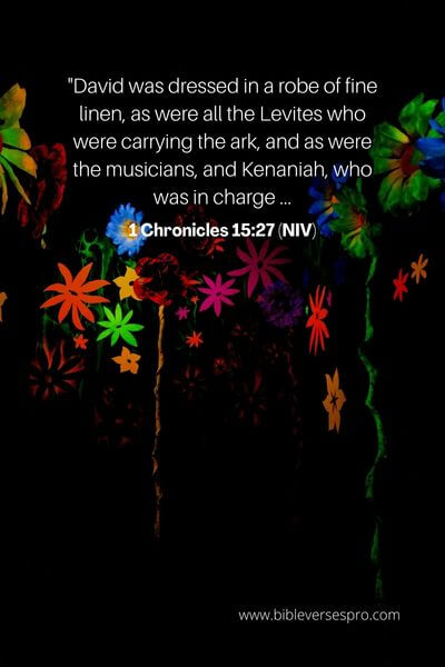 1 Chronicles 15_27 (Niv)